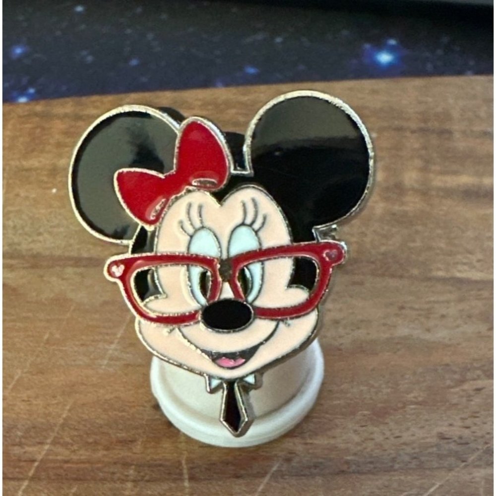 Walt Disney Minnie Mouse Nerd Hidden Mickey Trading Pin Glasses Authentic